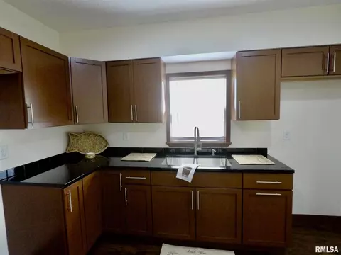 711 3rd St, Silvis, IL 61282 photo 7