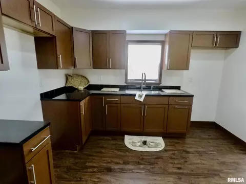 711 3rd St, Silvis, IL 61282 photo 5