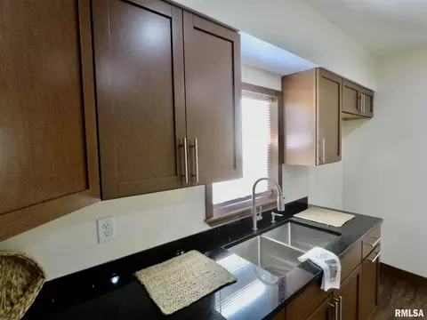 711 3rd St, Silvis, IL 61282 photo 6