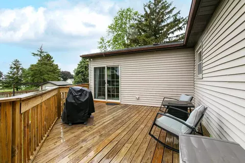 121 S Park View Dr, Eldridge, IA 52748 photo 25