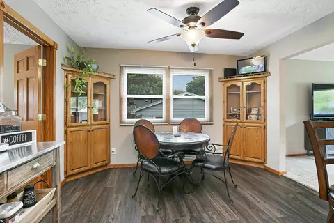 121 S Park View Dr, Eldridge, IA 52748 photo 8