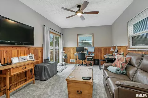 121 S Park View Dr, Eldridge, IA 52748 photo 12