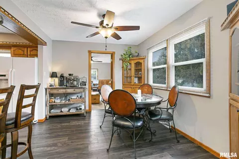 121 S Park View Dr, Eldridge, IA 52748 photo 7