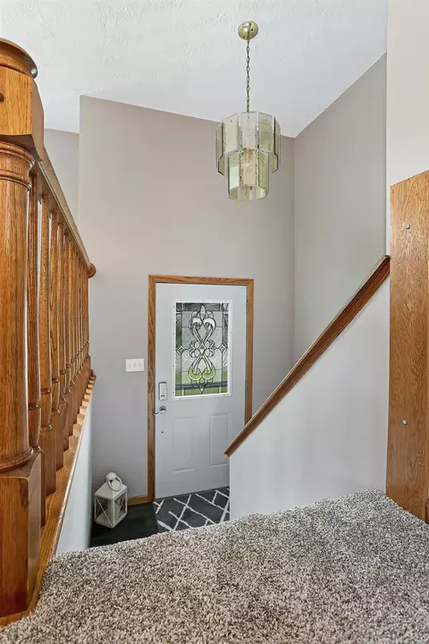 121 S Park View Dr, Eldridge, IA 52748 photo 3