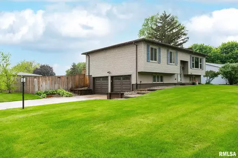 121 S Park View Dr, Eldridge, IA 52748 photo 1