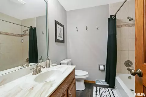 121 S Park View Dr, Eldridge, IA 52748 photo 18