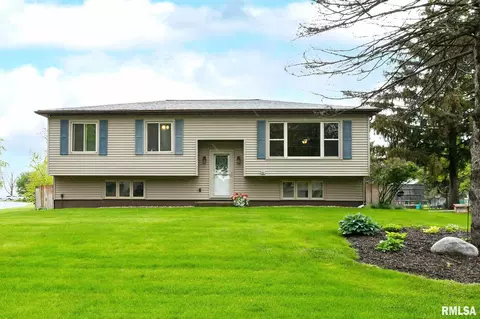 121 S Park View Dr, Eldridge, IA 52748 photo 2