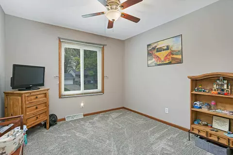 121 S Park View Dr, Eldridge, IA 52748 photo 17