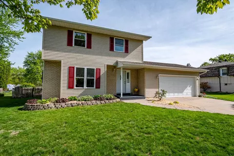 41 Parkview Dr, Eldridge, IA 52748 photo 2