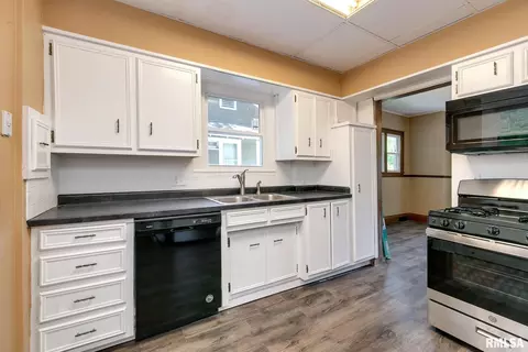 1175 27th St, Moline, IL 61265 photo 11