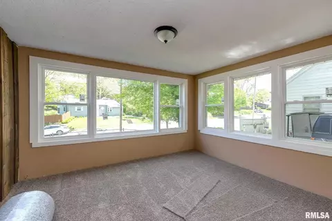 1175 27th St, Moline, IL 61265 photo 6