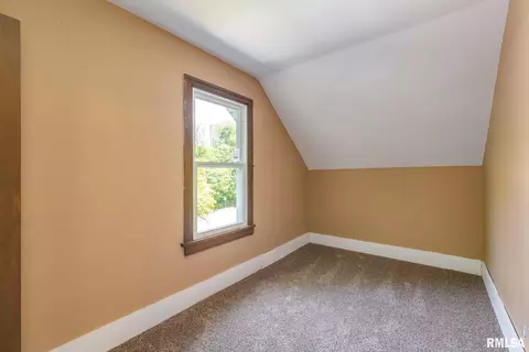 1175 27th St, Moline, IL 61265 photo 12
