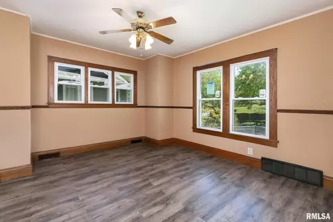 1175 27th St, Moline, IL 61265 photo 7