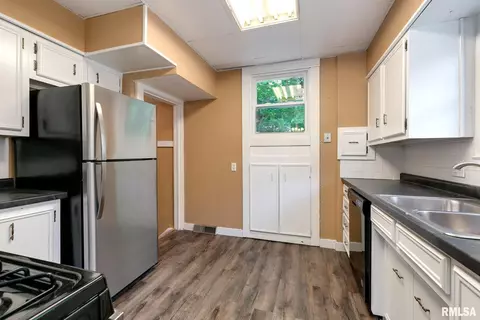 1175 27th St, Moline, IL 61265 photo 9