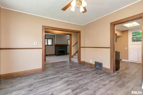 1175 27th St, Moline, IL 61265 photo 8