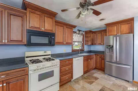 404 Cedar St, Andover, IL 61233 photo 6