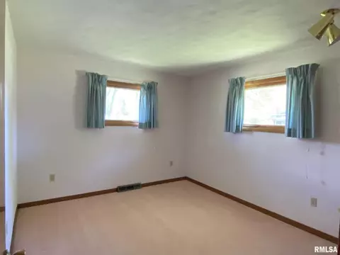 3005 54th St, Moline, IL 61265 photo 8