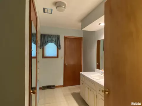 3005 54th St, Moline, IL 61265 photo 11