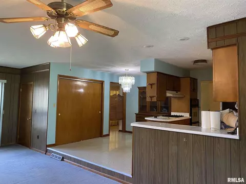3005 54th St, Moline, IL 61265 photo 4