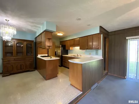 3005 54th St, Moline, IL 61265 photo 5