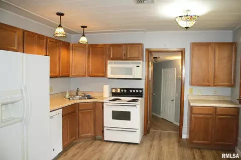3204 4th St, Moline, IL 61265 photo 4