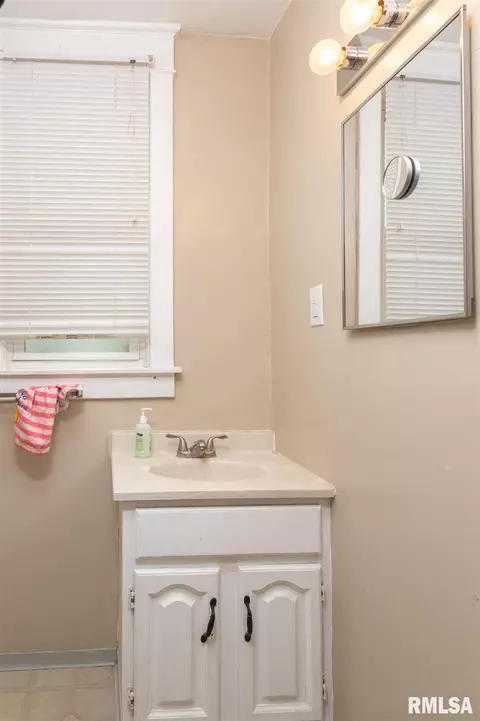 126 6th Ave, Moline, IL 61265 photo 13