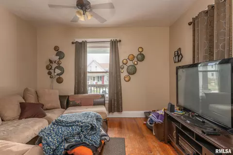 126 6th Ave, Moline, IL 61265 photo 4