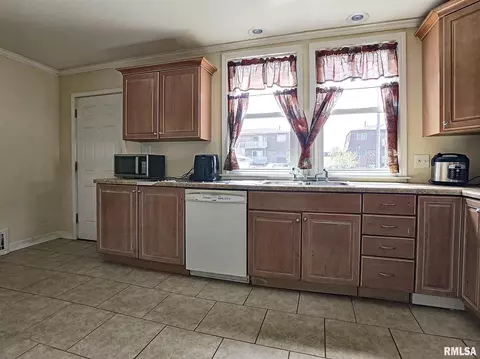 3905 26th St, Moline, IL 61265 photo 5
