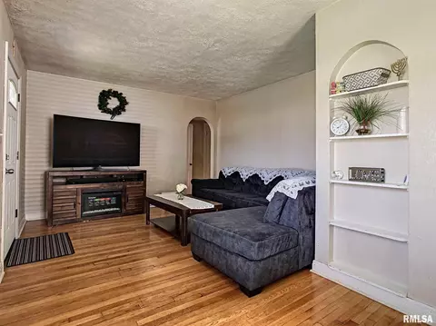 3905 26th St, Moline, IL 61265 photo 4