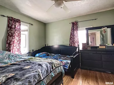 3905 26th St, Moline, IL 61265 photo 9