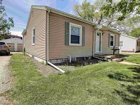 3905 26th St, Moline, IL 61265 photo 2