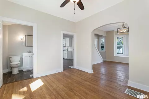 1131 24th St, Moline, IL 61265 photo 11