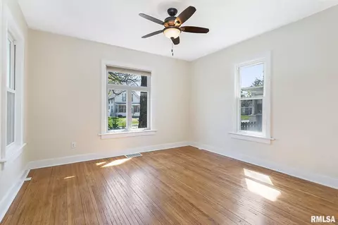 1131 24th St, Moline, IL 61265 photo 5