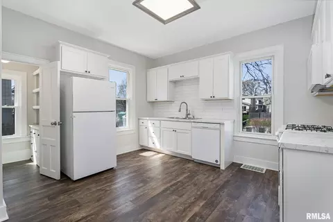 1131 24th St, Moline, IL 61265 photo 13