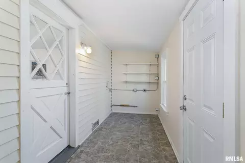 1131 24th St, Moline, IL 61265 photo 16