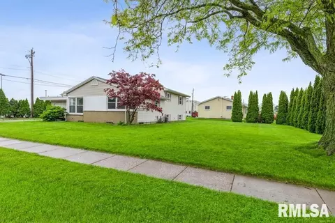 2205 41st St, Moline, IL 61265 photo 1