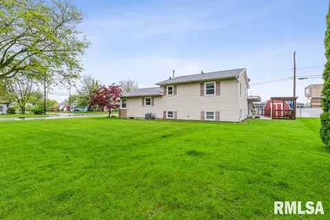 2205 41st St, Moline, IL 61265 photo 2