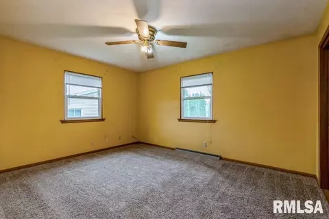 2205 41st St, Moline, IL 61265 photo 11