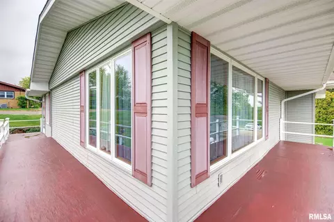 802 16th St, Fulton, IL 61252 photo 4