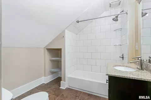 424 39th St, Moline, IL 61265 photo 16