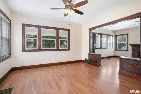 424 39th St, Moline, IL 61265 photo 9