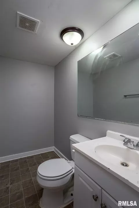 155 6th St, Silvis, IL 61282 photo 8
