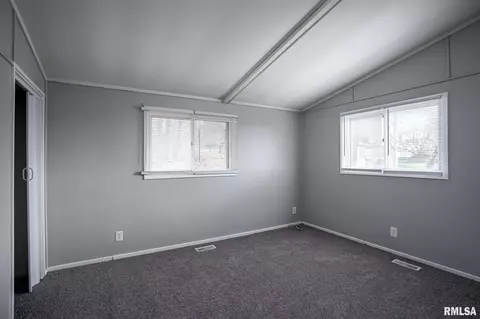 155 6th St, Silvis, IL 61282 photo 15