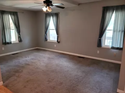 307 Douglas St, Anna, IL 62906 photo 5