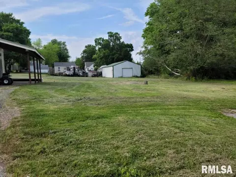 307 Douglas St, Anna, IL 62906 photo 2