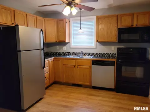 307 Douglas St, Anna, IL 62906 photo 7