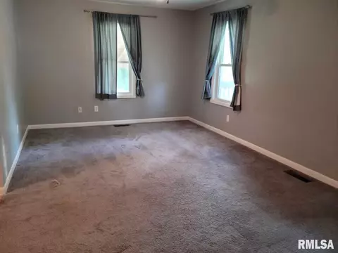 307 Douglas St, Anna, IL 62906 photo 4