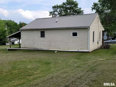 307 Douglas St, Anna, IL 62906 photo 3