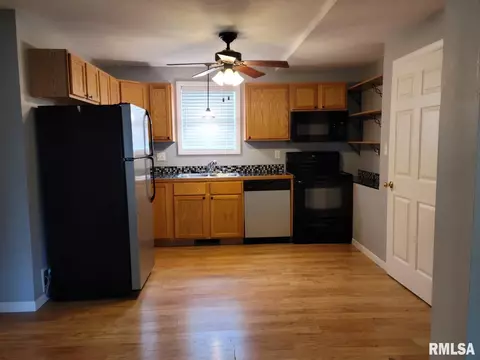 307 Douglas St, Anna, IL 62906 photo 6