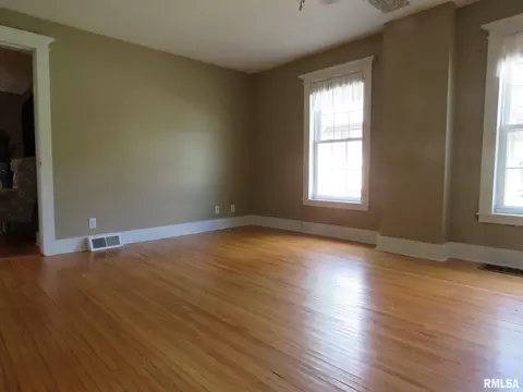307 W Main St, Atkinson, IL 61235 photo 8